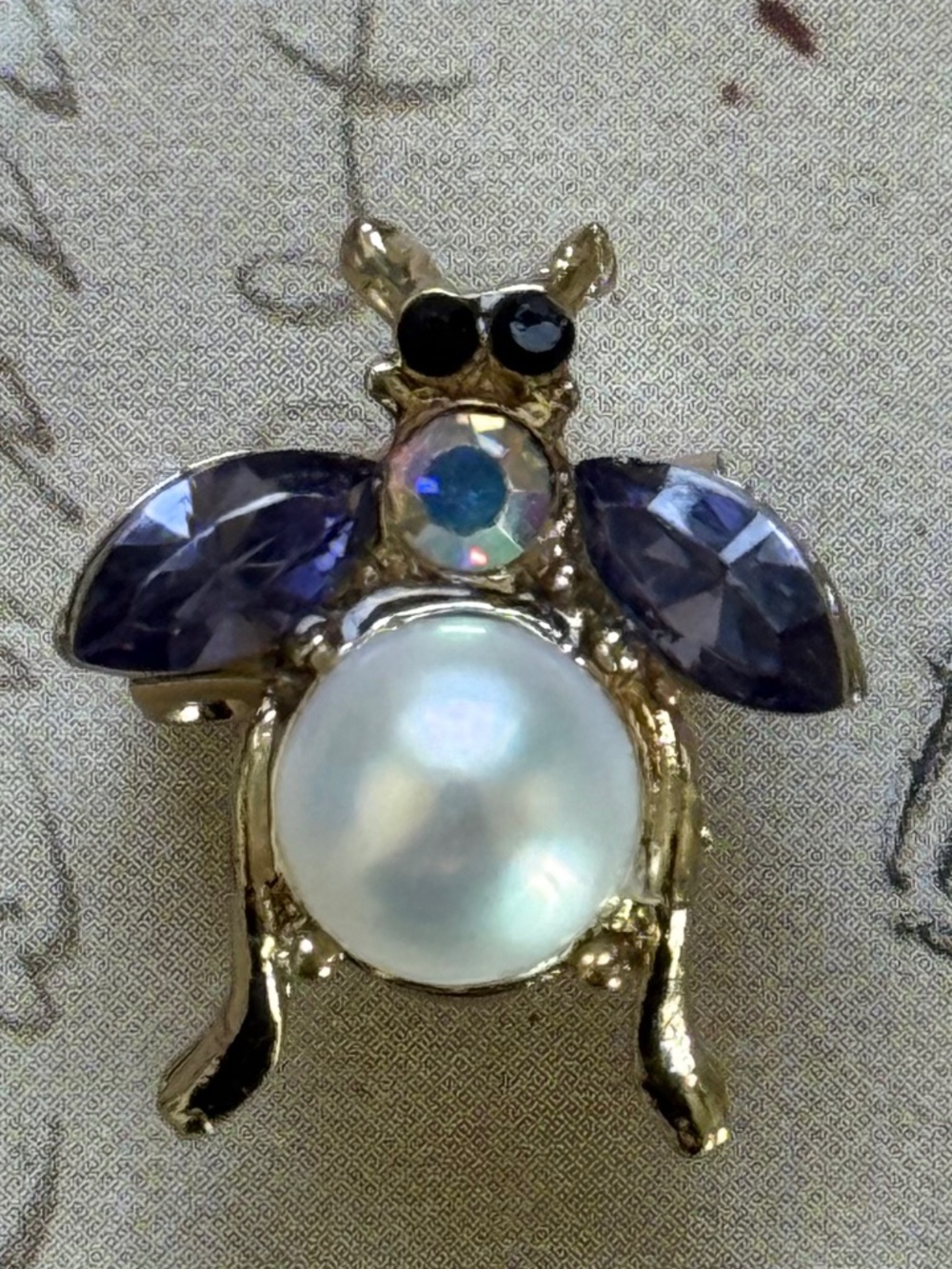 VINTAGE Mini Faux Pearl Iridescent Rhinestone Honeybee Brooch